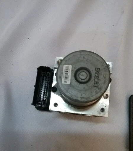 Bomba de freno antibloqueo Kia Rio 2009-2011 Hyundai Accent 2010-2011 1,6 L OEM Foto 2 de 3