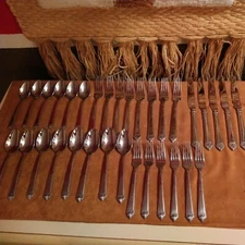 ONEIDA AUGUSTA 33 PC STAINLESS FLATWARE SET