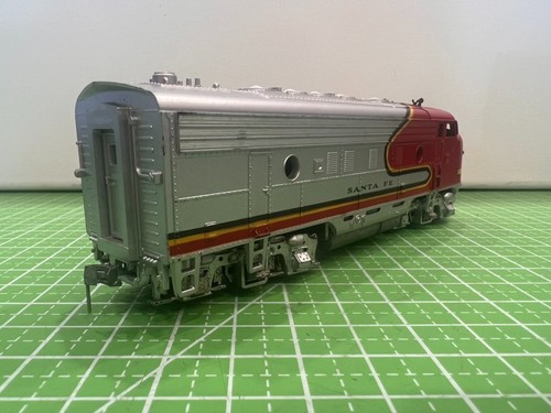 Vintage HO Scale EMD F7 Diesel Locomotive "Santa Fe" #281 Made In Yugoslavia - Picture 5 of 15