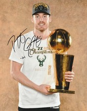 Pat Connaughton Signed 8x10 Photo Auto Milwaukee Bucks Trophy Autograph COA