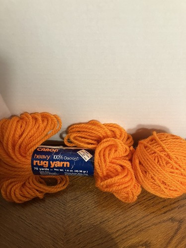 Lot of Polyester Rug & Craft Yarn - Skeins and Balls of Varied Colors - Picture 4 of 9
