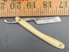 Clauss Straight Razor for Corns Fremont Ohio Pint Sized & Nice Condition