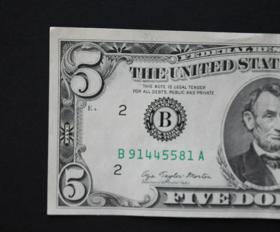 1977 $5 New York Federal Reserve Note/F-1974B/uncirculated/FREE SHIPPING! - Image 2 of 4