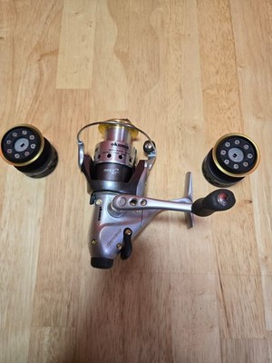 OKUMA AVENGER ABF30 FISHING REEL WITH 2 EXTRA SPOOLS