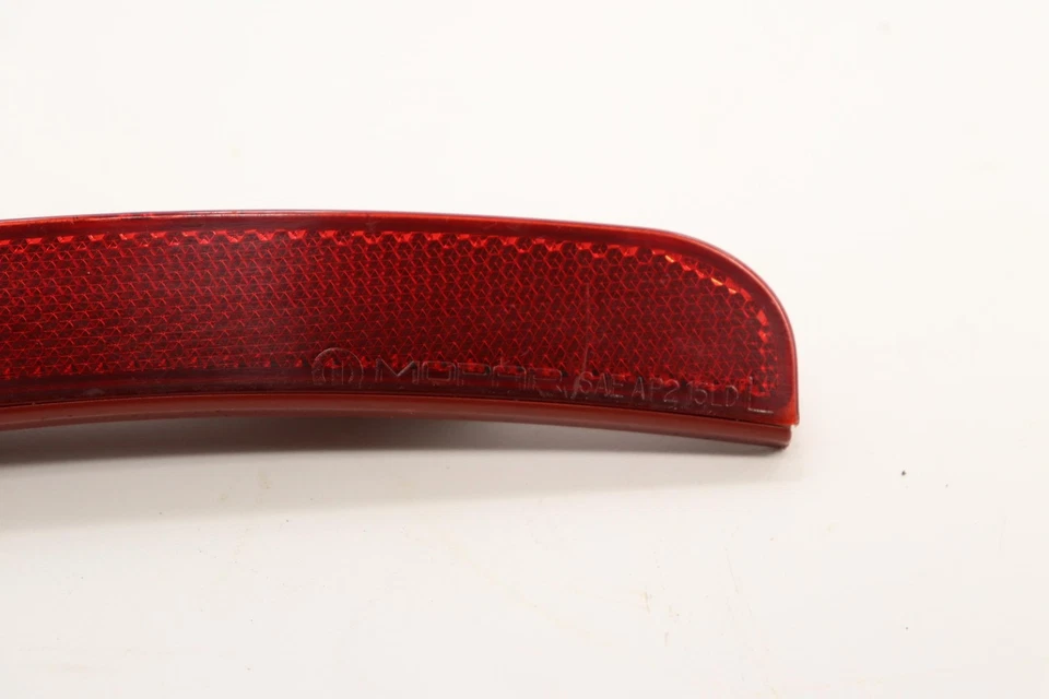 Dodge Charger 2015-2023 parachoques trasero izquierdo marcador luz lámpara OEM 68214127AA Foto 3 de 4