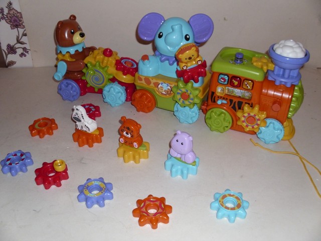 roll and roar animal train
