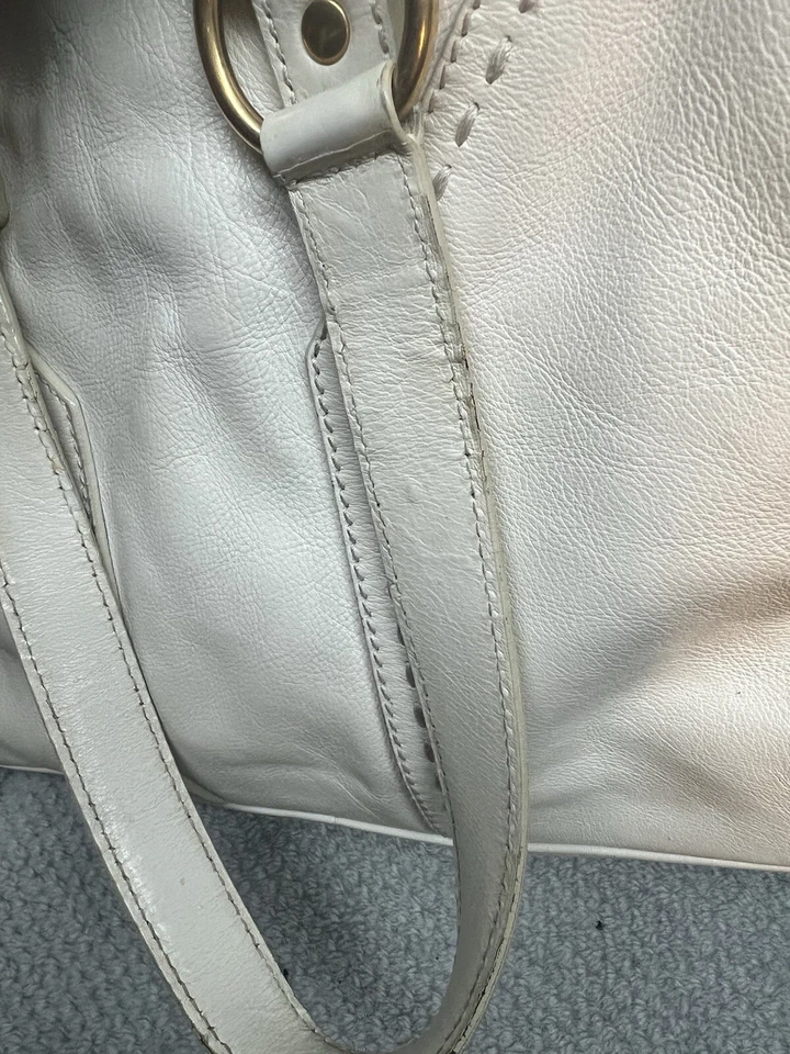 Bolso de mano YSL Yves Saint Laurent cuero blanco roto Muse herrajes en tono dorado Foto 4 de 4