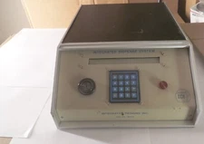 Integrated Designs IDI pump controller, model 201D-CON, with 3 cards