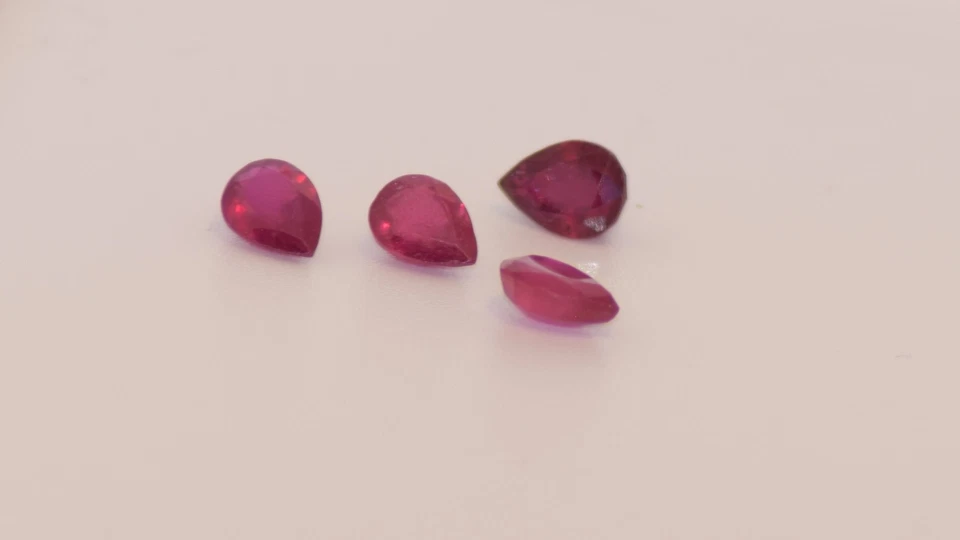 Rubin & Peridot Edelstein Set – 10 Stück, insgesamt 9,2 Karat, 8x5 und 7x5 mm - Bild 4 von 4