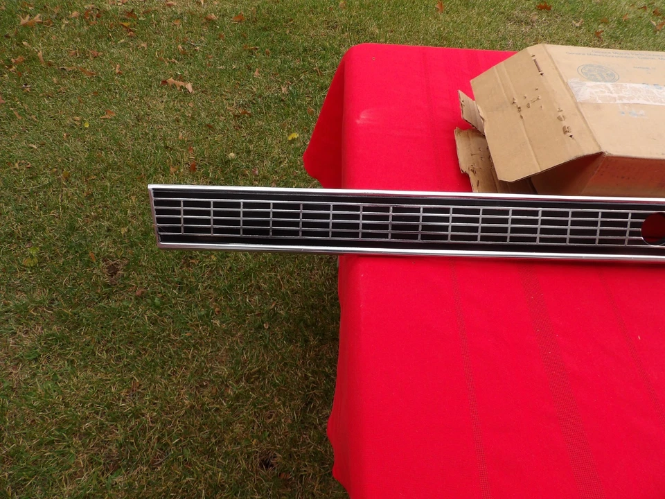 ФОРД 1969 TORINO ВЫЕМКА БАГАЖНИКА МОЛДИНГ С ЭМБЛЕМОЙ NOS ПОВТОРНО АНОДИРОВАННЫЙ КАК НОВЫЙ ИЗ СТАРЫХ ЗАПАСОВ - Изображение 3 из 4