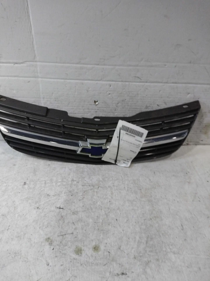 2001 Chevrolet Impala Grille Silver OEM Used 4DR Sedan 165K Miles Foto 2 de 4