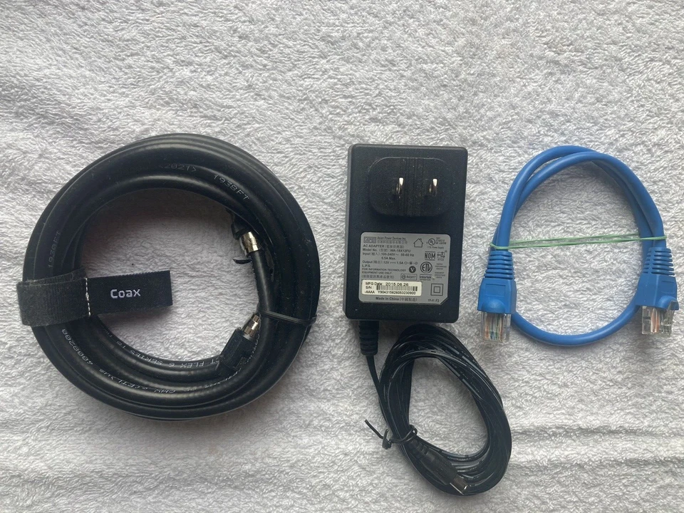 Motorola SBG6580 SURFboard (eXtreme 3.0) Wireless Cable Modem, handles 300 mbs - Image 3 of 4