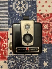 VINTAGE KODAK BROWNIE HAWKEYE CAMERA