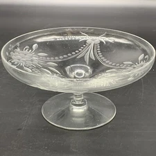 VTG 1970's Crystal Floral Etched Pedestal Raised Bowl / Dish  7" x 3.5"