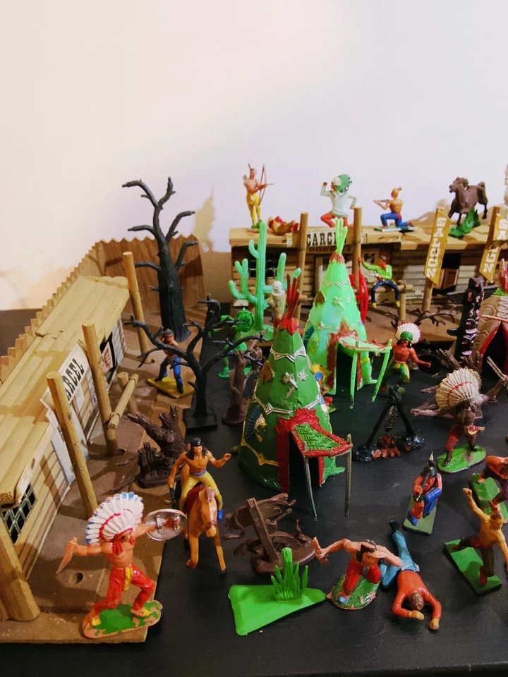 DIORAMA STARLUX SALOON COWBOY  INDIEN - VINTAGE - JOUET ANNÉES 60/70 - Photo 3/4