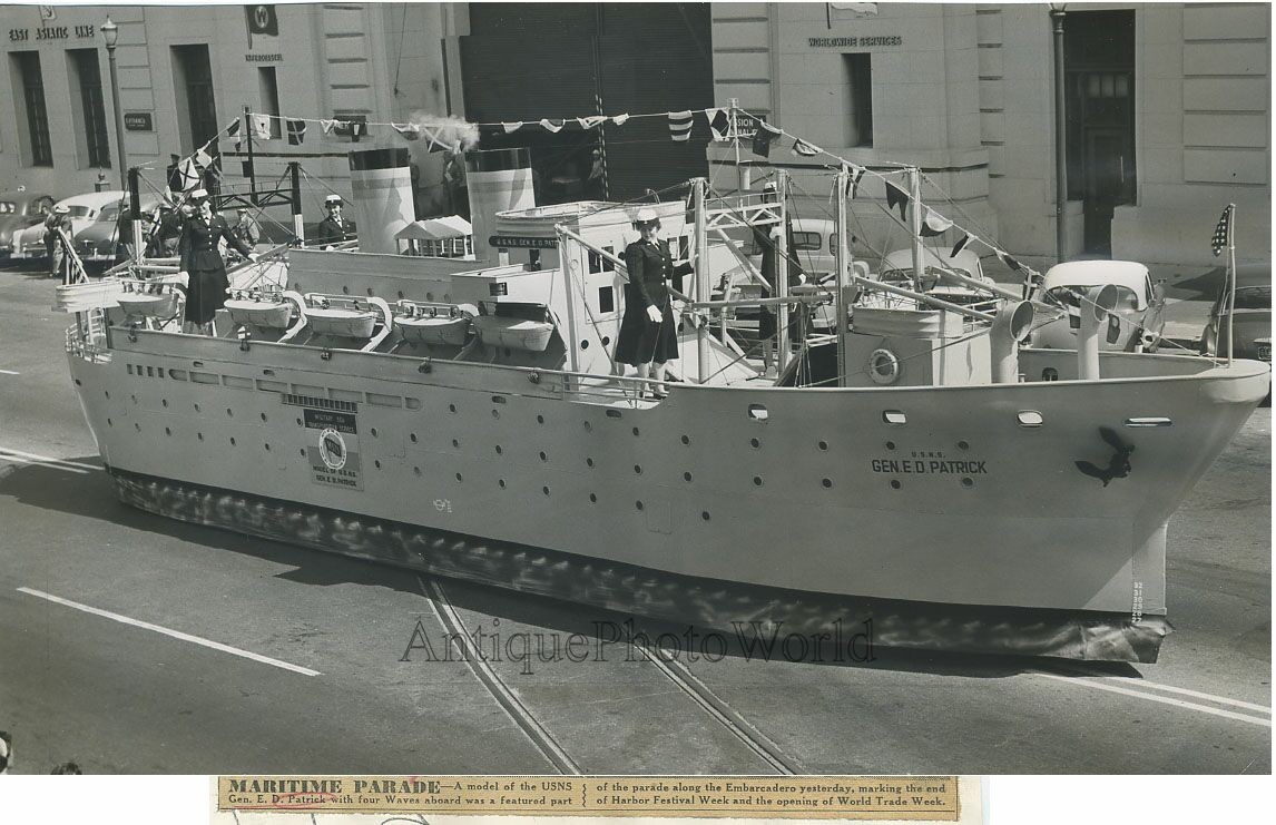Foto Vintage Del Flotador De Barco Militar Del Desfile De San Francisco