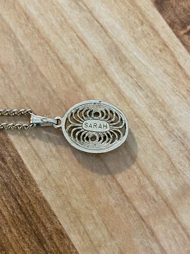 Sarah Coventry Pendant with Gold tone Chain - Picture 7 of 7