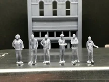 1:64 Scale Miniature People - Resin / unpainted - great for Dioramas #68 Figures
