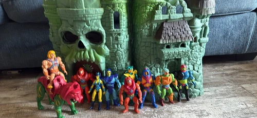 MOTU Origins Castle Grayskull + Action Figure bundle + BONUS 1982 Beast Man