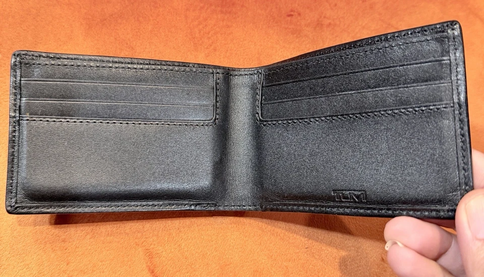 Billetera única delgada McLaren x Tumi Foto 4 de 4