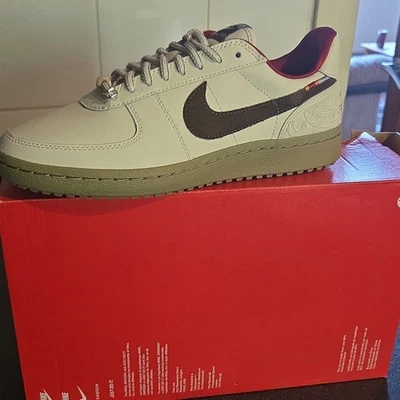 Nike Men’s Low Top Lace Up Trainers White/Brown Swoosh UK 6 Boxed - Image 1 of 3