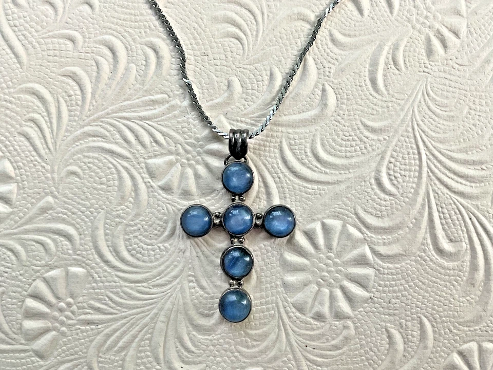 Precioso collar de plata de ley 925 con colgante de cruz de cianita azul de 30 pulgadas Foto 2 de 4