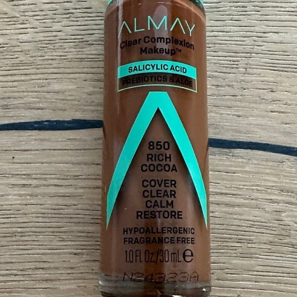 Almay | Clear Complexion Foundation - Rich Cocoa - Image 4 of 4