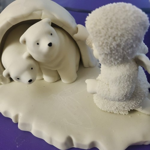 Dept 56 Snowbabies Look What I Found Polar Bears Igloo Winter Snow Tree. L6 - Bild 2 von 4