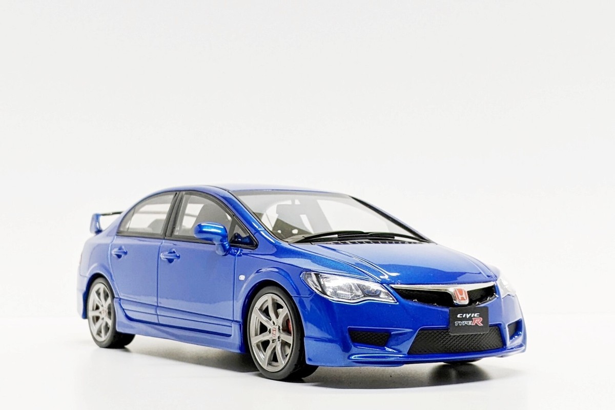 OttO Mobile / Kyosho 1:18 Honda Civic Type R (FD2) in Vivid