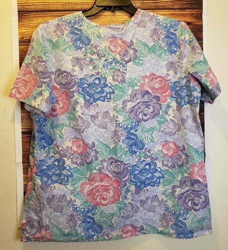 L Crest Pastel Floral Pattern Short Sleeve Scrub Uniform Top EUC - Picture 2 of 4