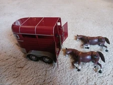 Motor City Classics 1/18 Scale Horse Trailer In Red, Complete With Horses!!