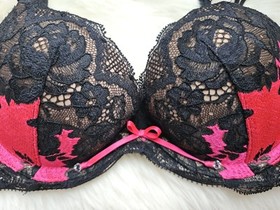 Victoria’s Secret Very Sexy Limited Edition Push-Up Bra Panty Set Swarovski 32B 