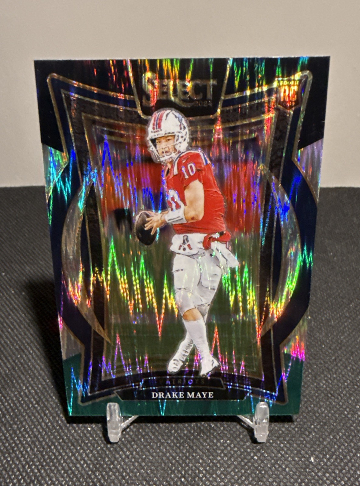 2024 Panini Select - Concourse Drake Maye #27 Green & Yellow Shock Prizm (RC)