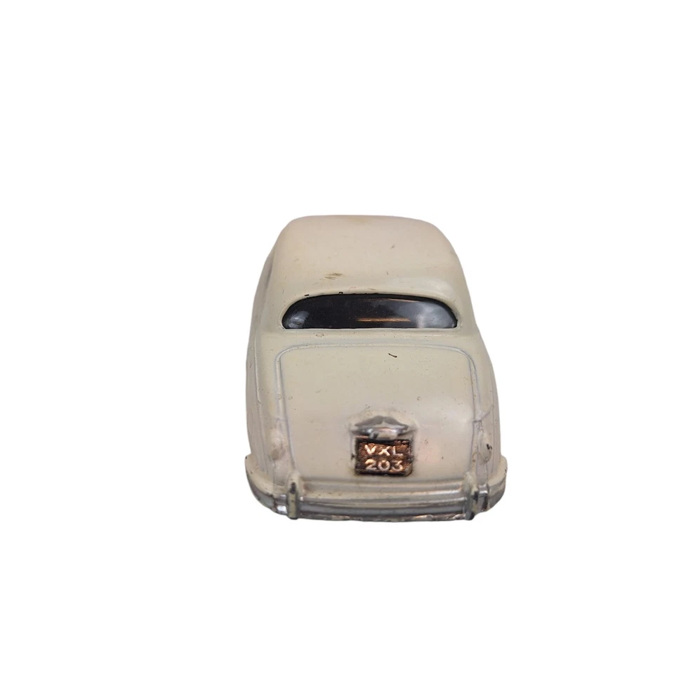 Corgi Toys 208 Jaguar 2,4 litros berlina blanco fundido a presión en caja Foto 4 de 4