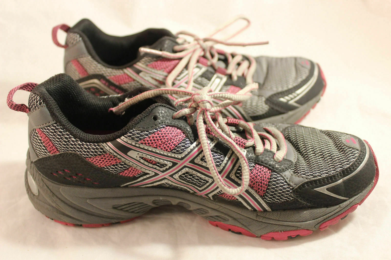 Scarpe da trekking da donna ASICS Gel Venture 4 grigio rosa nero taglia 7