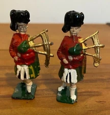 2X RARE JOHN HILL & CO SCOTTISH REGIMENT BAGPIPES PIPER KILT FIGURES SOLDIERS