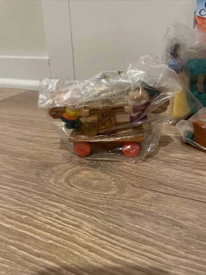 Полный комплект игрушек Snow White And The Seven Dwarfs Happy Meal с коробками - Изображение 2 из 4