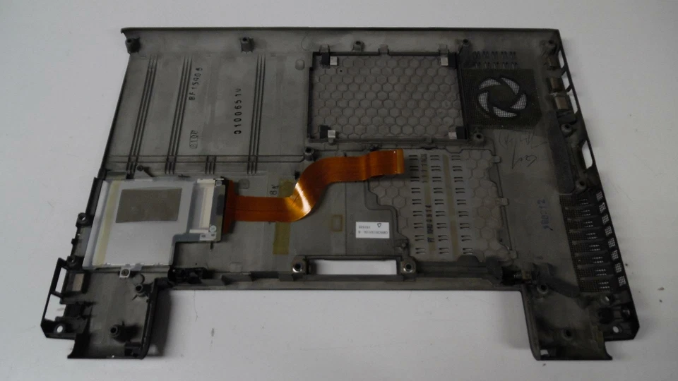 Корпус базовый Toshiba Portege R700-A5339 15,6 дюйма с крышками дверей - GM903013212A - Изображение 3 из 4