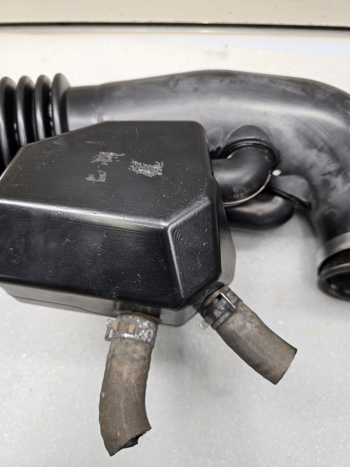 🔥2004-2008 Nissan Titan Armada Air Intake Cleaner Hose Tube Duct 5.6L Assembly