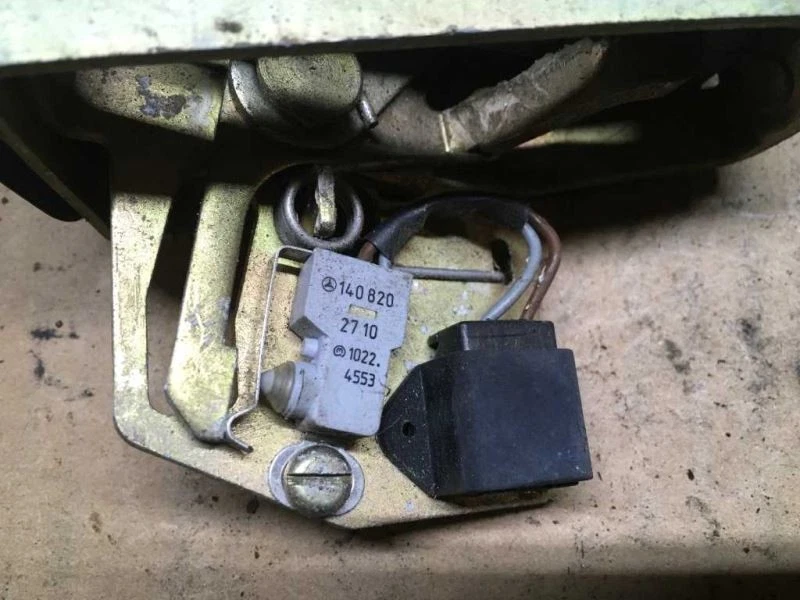 PESTILLO PUERTA TRASERA PARA 92 93 94 MERCEDES BENZ 300SE Foto 2 de 4