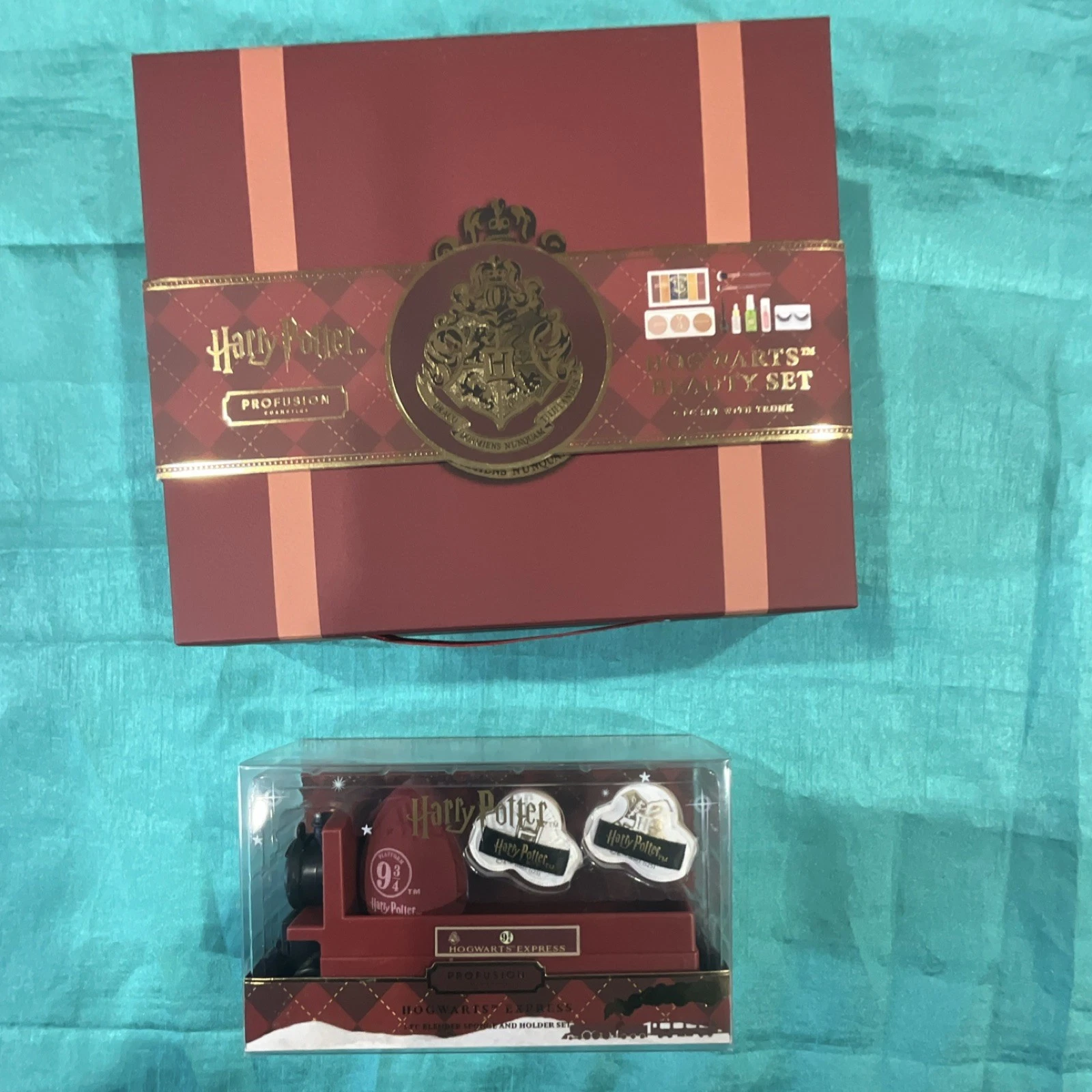 Profusion Harry Potter Hogwarts 9pc Vegan Makeup Kit & 3 pc blender and holder