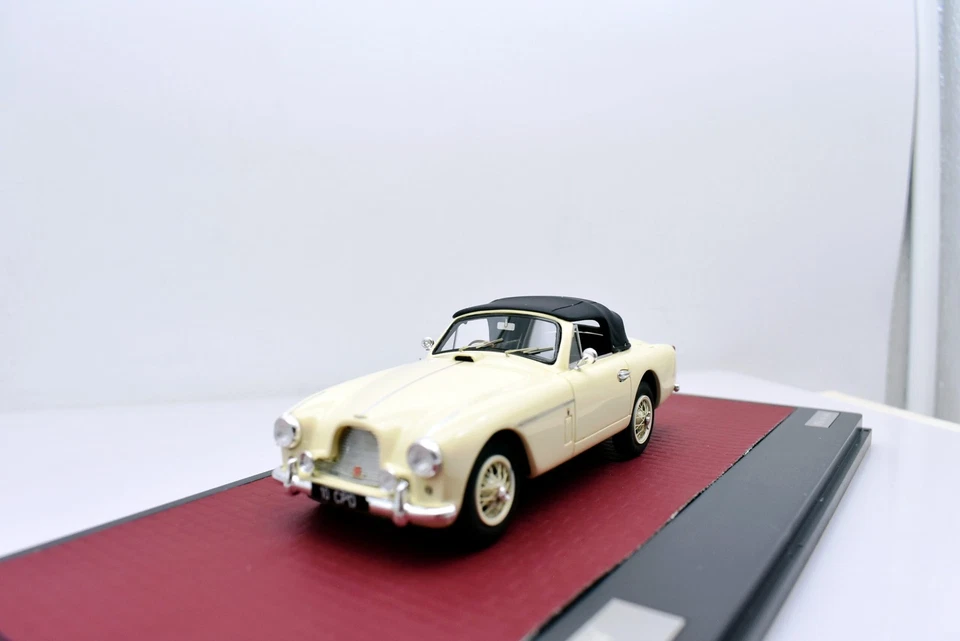 Modellino auto 1:43 Aston martin DB2/4 Matrix modellismo statico collezione car - Immagine 3 di 4