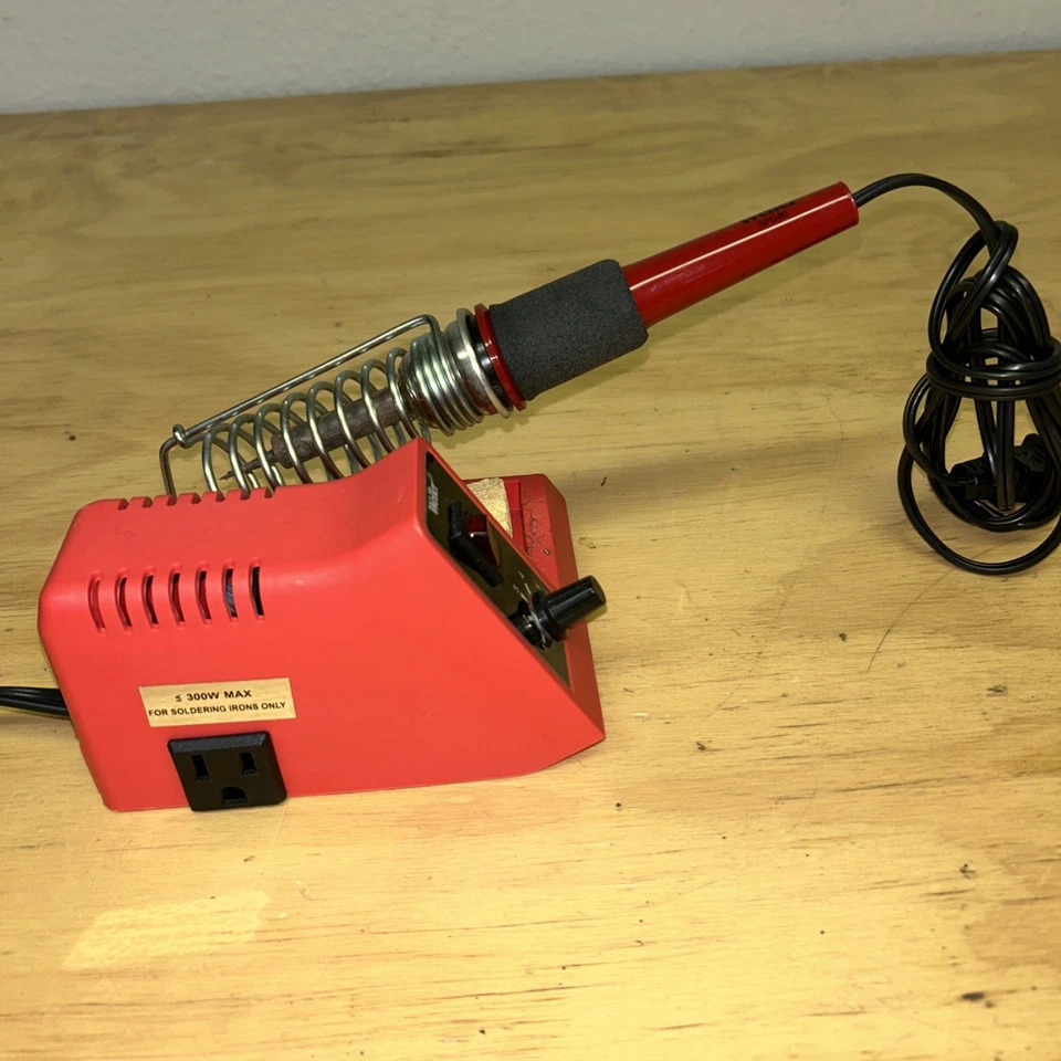 WELLER MODEL WLC100 SOLDERING STATION W/ SPG40 IRON (LSM169) - Image 4 of 4