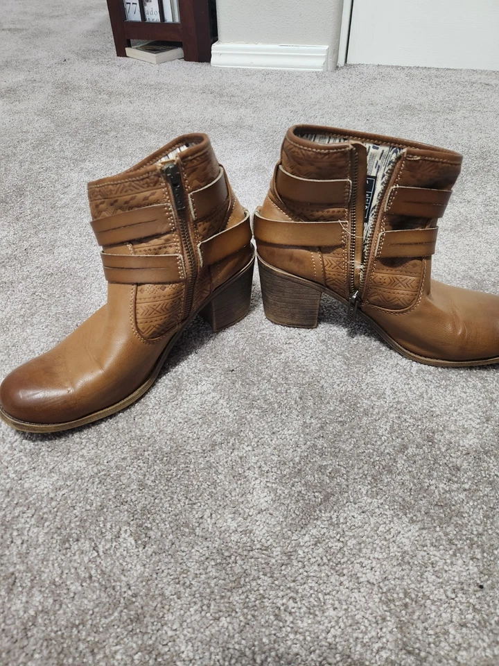 Botines Roxy Mujer 8.5 US Cuero Marrón, Cierre Cremallera, Entrada Tela Fina. Foto 4 de 4