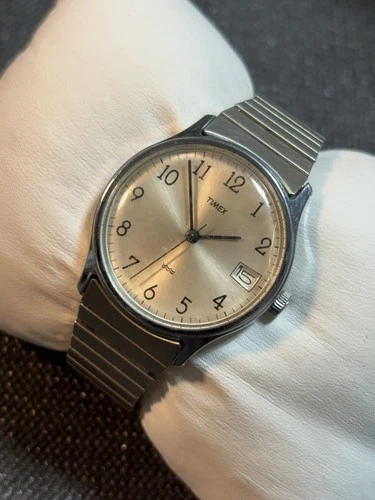 Vintage Mechanical Men Timex Watch 35mm Silver Tone,Date,Runs,Crystal Has Split