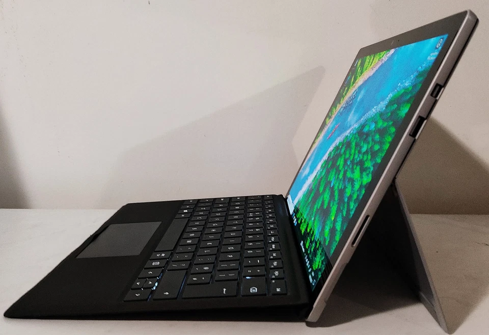 Microsoft Surface Pro | Core i5 | 8GB RAM | 256GB SSD | Windows 10 Pro Laptop - Image 4 of 4