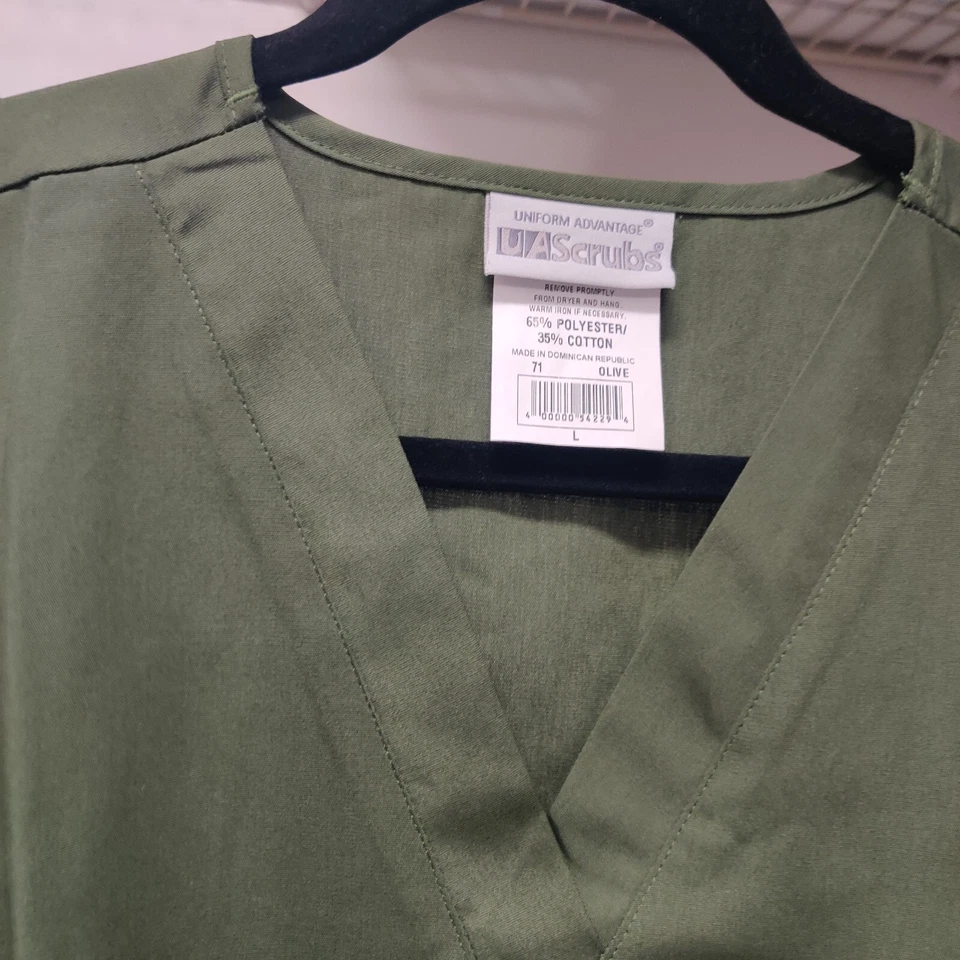 Uniform Advantage New 2 Medical Hospital/ Nurse / Workwear Scrub Tops Size Large - Image 4 of 4