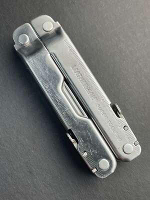 Leatherman Super Tool 300 Multi-Tool Supertool Pocket Knife Pliers File Saw