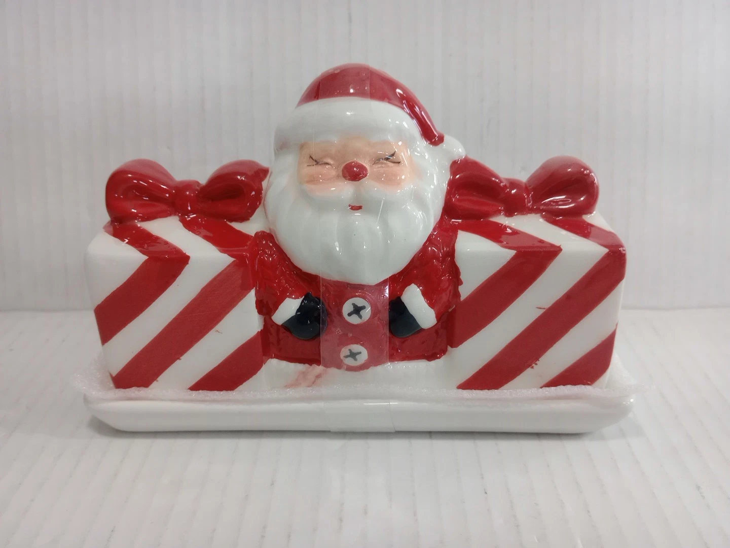 Santa Claus Ceramic Butter Dish, Red White Christmas Presents by JOY, Brand NEW
Opens in a new windo