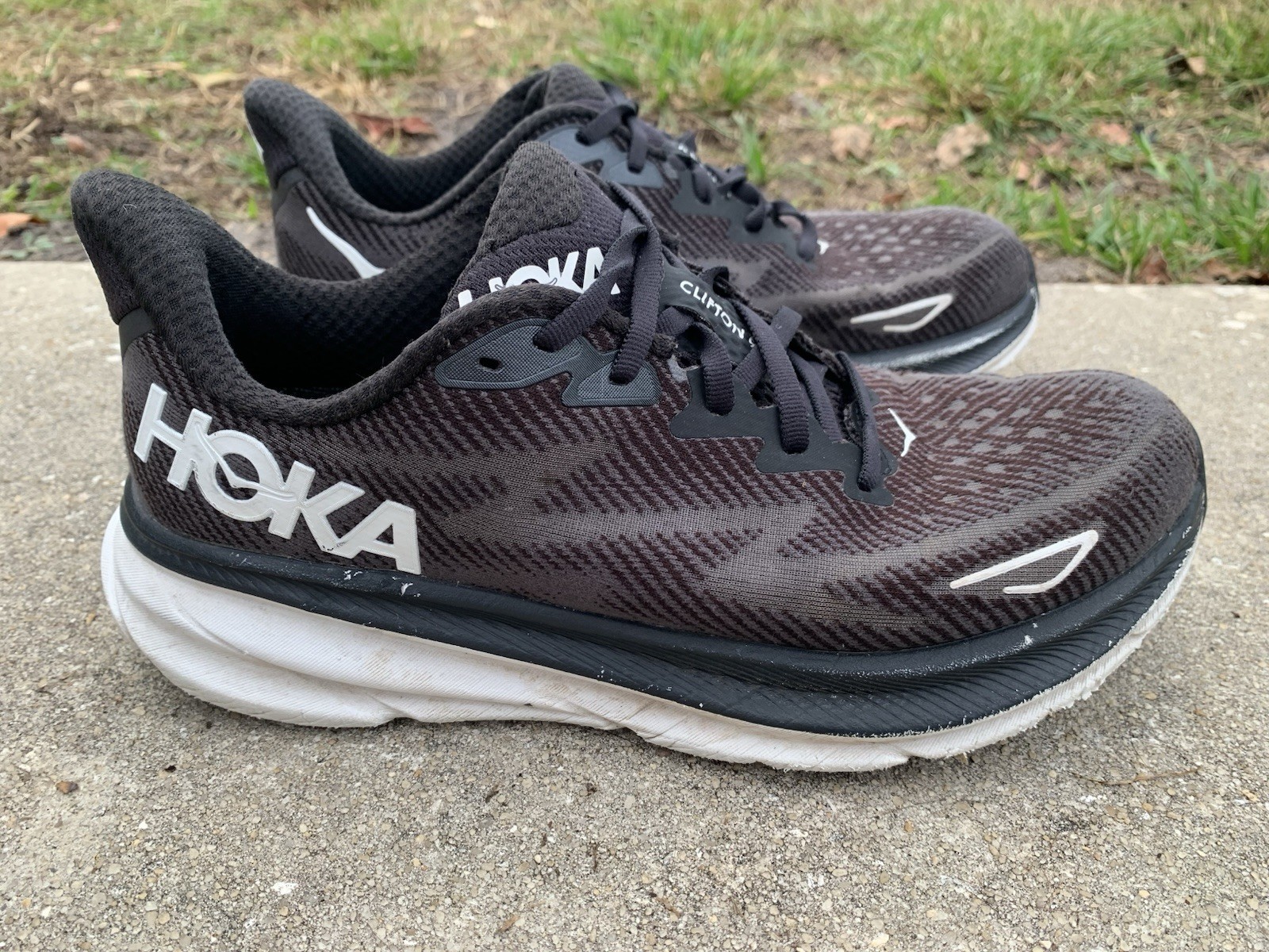 Size 9.5 B Hoka One One Clifton 9 Black White Running Shoes Women's 1127896BWHT thumbnail 2